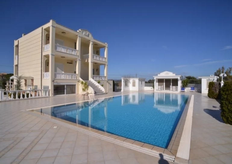 (For Sale) Residential Villa || East Attica/Kalyvia-Lagonisi - 300 Sq.m, 3 Bedrooms, 980.000€ 