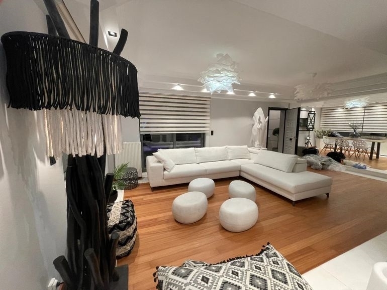 (For Sale) Residential Detached house || Athens South/Glyfada - 270 Sq.m, 4 Bedrooms, 2.000.000€ 