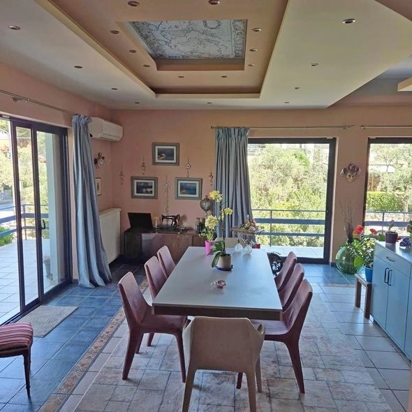 (For Sale) Residential Floor Apartment || Athens North/Kifissia - 200 Sq.m, 5 Bedrooms, 385.000€ 