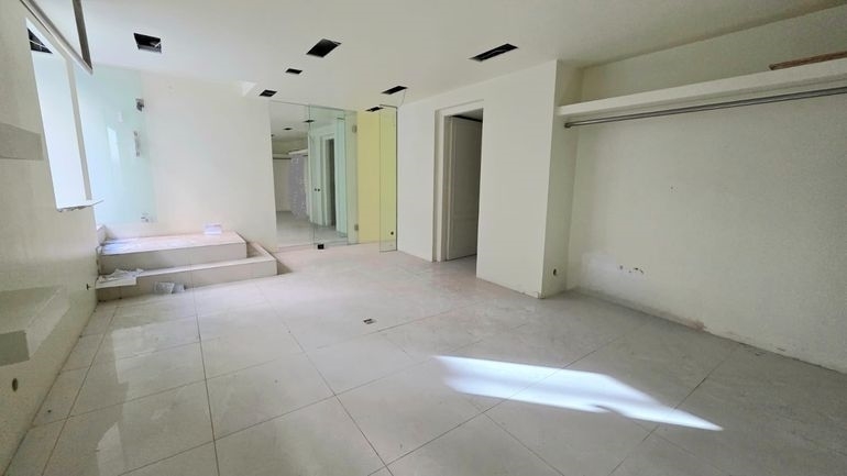 (For Sale) Commercial Retail Shop || Athens Center/Athens - 45 Sq.m, 300.000€ 