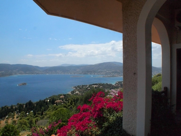 (For Sale) Residential Villa || East Attica/Markopoulo Mesogaias - 410 Sq.m, 5 Bedrooms, 1.500.000€ 